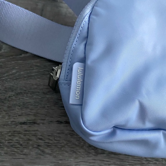 Lululemon Everywhere Belt bag pastel blue purple Fanny pack - Picture 12 of 12